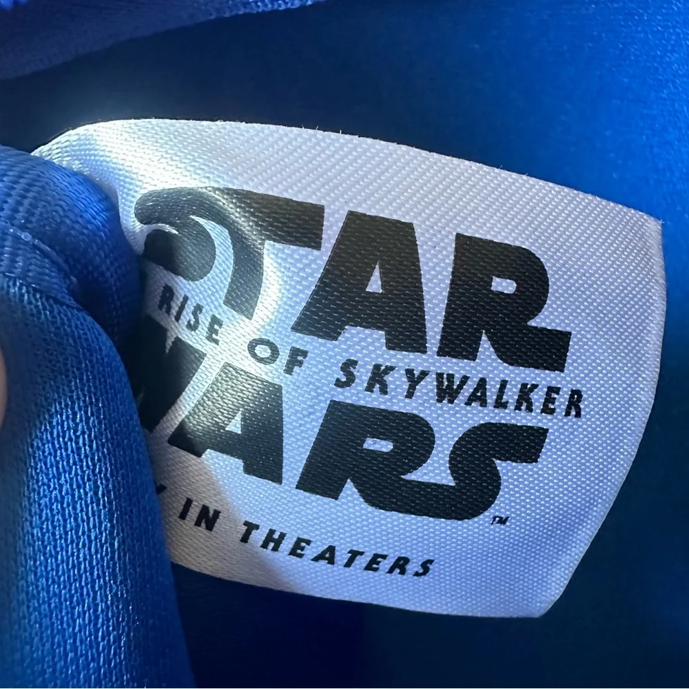 Star Wars Zip Cosmetic Pouch w/ Star Wars Rise of Skywalker Branding